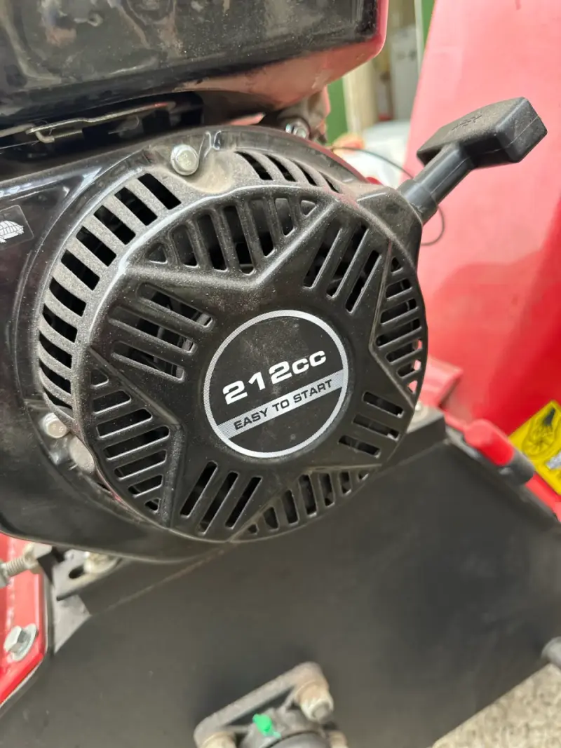 Chipeadora - Trituradora de ramas a gasolina roja - 4