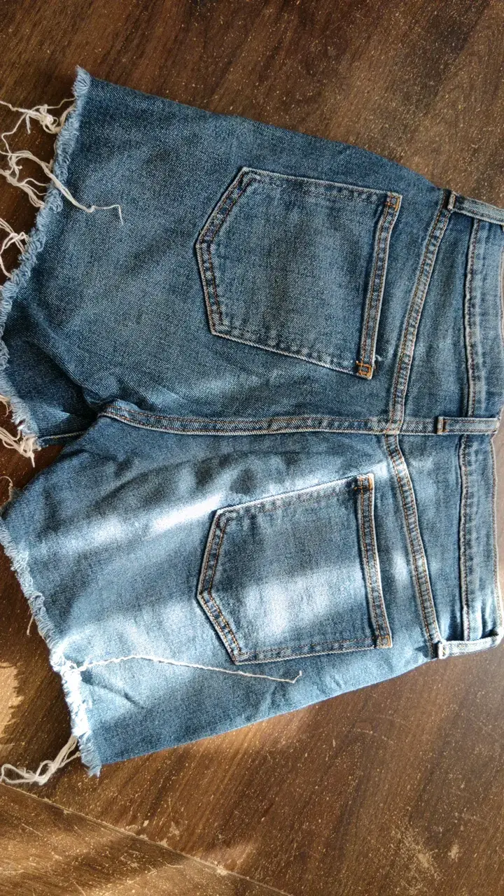 Shorts de mezclilla desgastados para mujer - 5