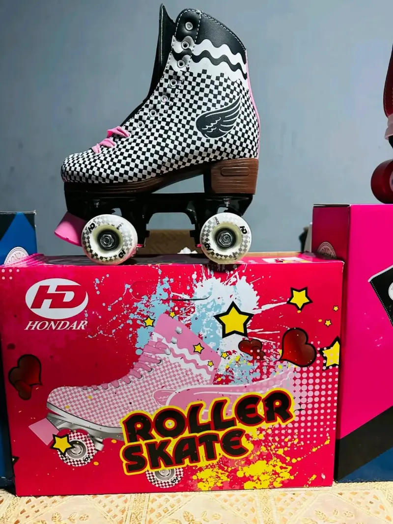 Patines de cuatro ruedas Hondar diseño a cuadros