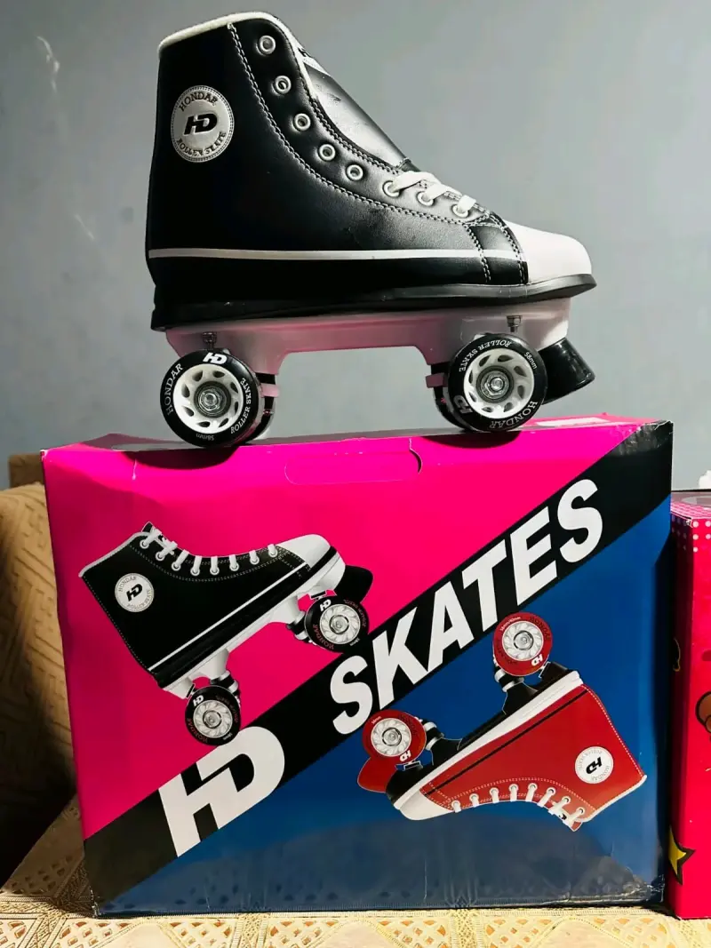 Patines de cuatro ruedas HD negros