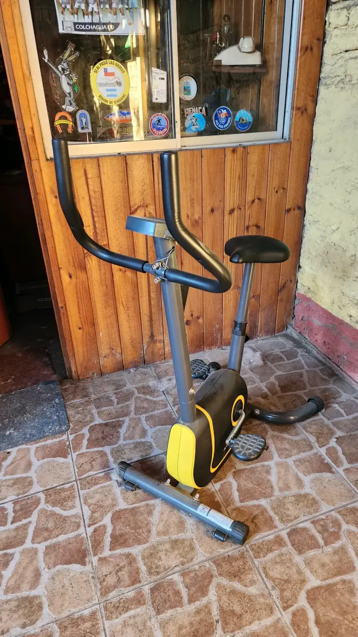 Bicicleta estática para ejercicio en casa - 1