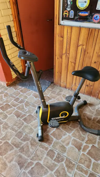 Bicicleta estática para ejercicio en casa - miniatura 2