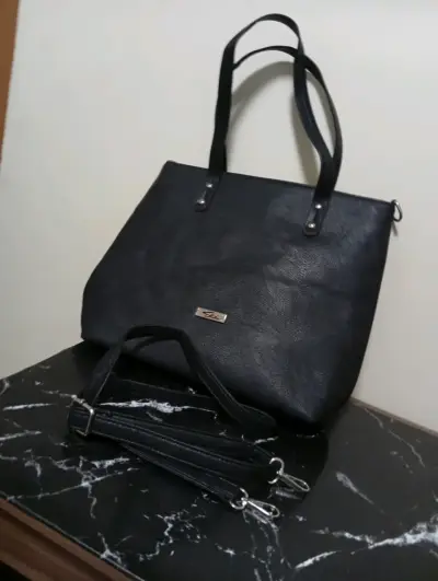 Bolso negro de cuero sintético con cierre - miniatura 3
