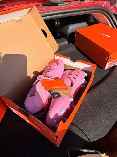 Botines de fútbol Nike rosas nuevos - miniatura 1