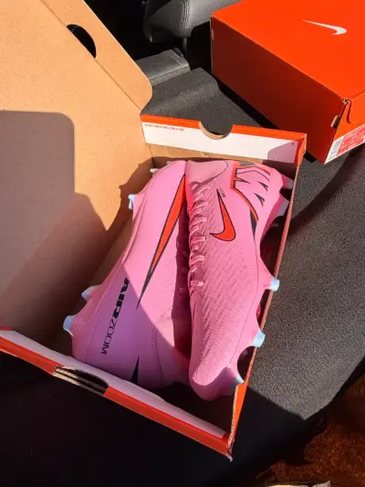 Botines de fútbol Nike rosas nuevos - miniatura 2