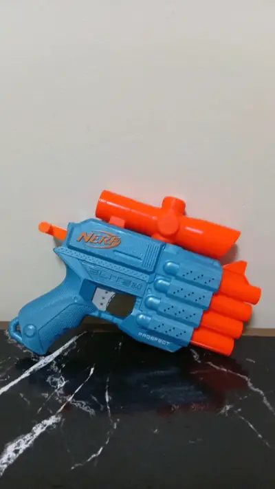 Pistola Nerf Elite 2.0 Prospect azul y naranja - miniatura 1