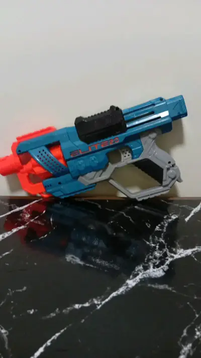 Pistola de juguete Nerf Elite 2.0 azul y naranja - miniatura 1