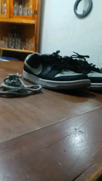 Zapatillas deportivas negras con logo - miniatura 1