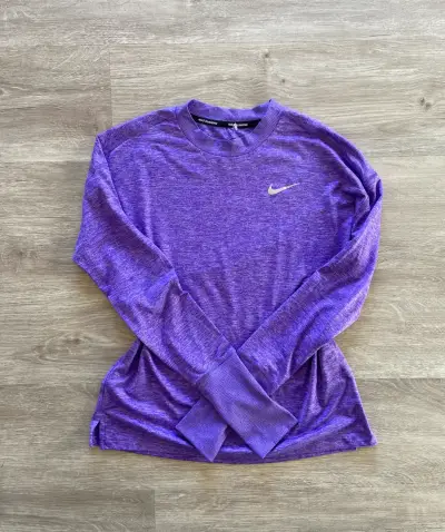 Polera deportiva Nike morada de manga larga - miniatura 1
