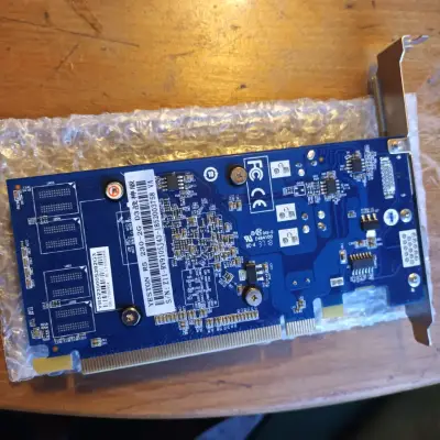 Tarjeta gráfica PCIe con disipador pasivo - miniatura 2