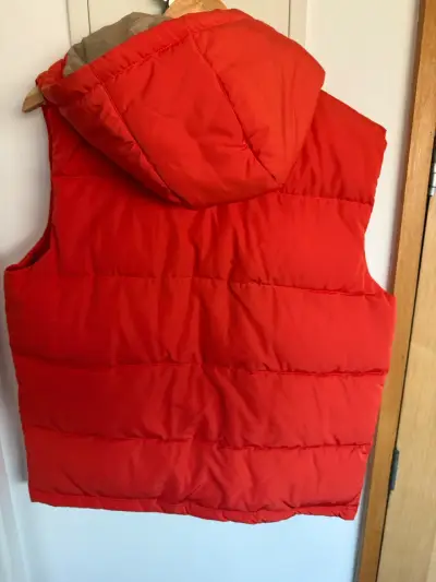 Chaleco acolchado rojo Robert Lewis con capucha - miniatura 4