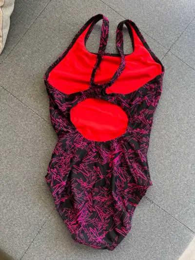 Traje de baño Speedo negro y fucsia - miniatura 2