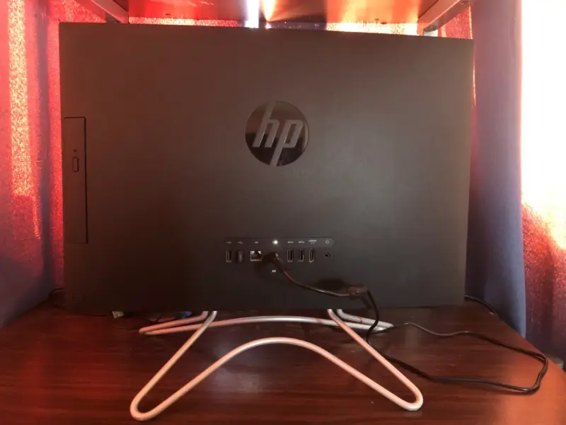 Monitor HP con teclado y mouse incluidos - 3