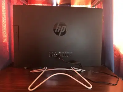 Monitor HP con teclado y mouse incluidos - miniatura 3
