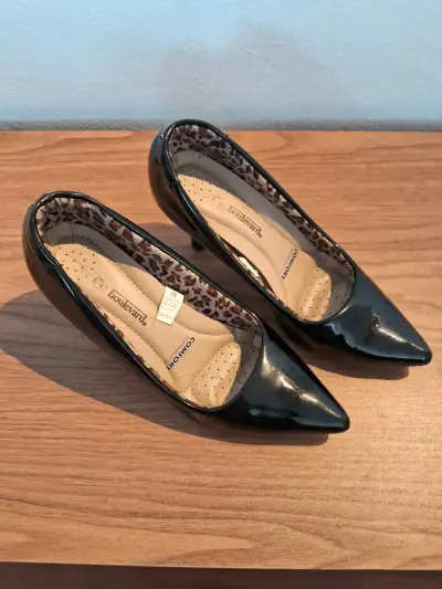 Zapatos de tacón negros elegantes - miniatura 1