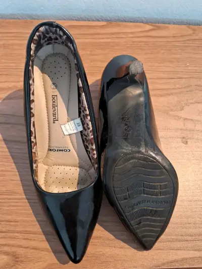 Zapatos de tacón negros elegantes - miniatura 3