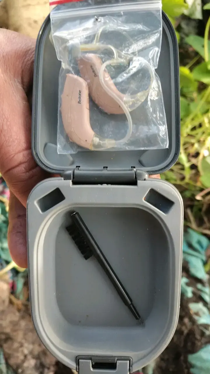 Audífonos retroauriculares Beltone con estuche - 1