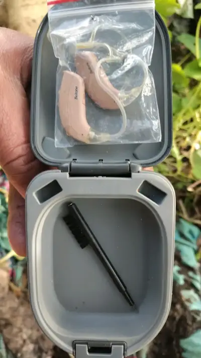 Audífonos retroauriculares Beltone con estuche - miniatura 1