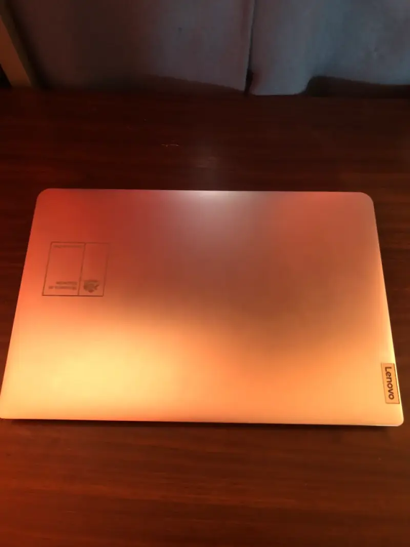 Laptop Lenovo con procesador Intel Core i5 - 2