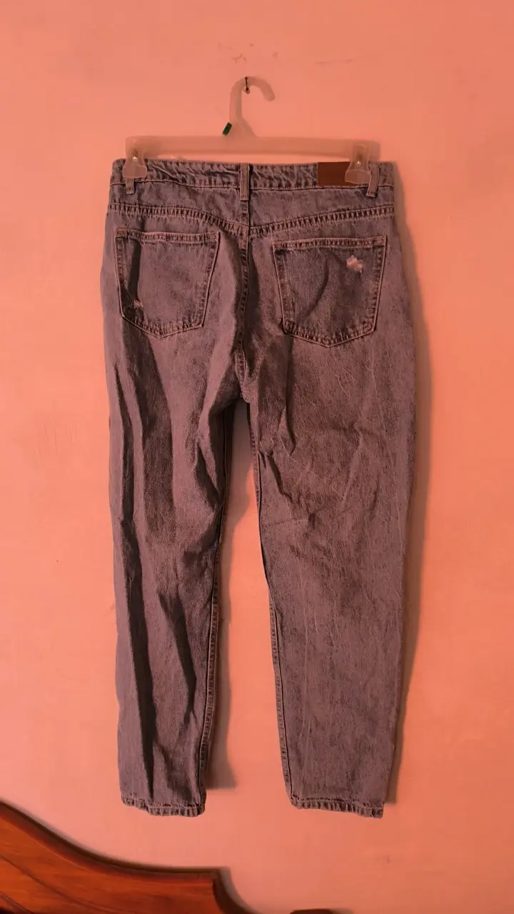 Jeans desgastados de mezclilla azul - 2