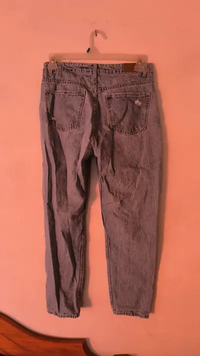Jeans desgastados de mezclilla azul - miniatura 2