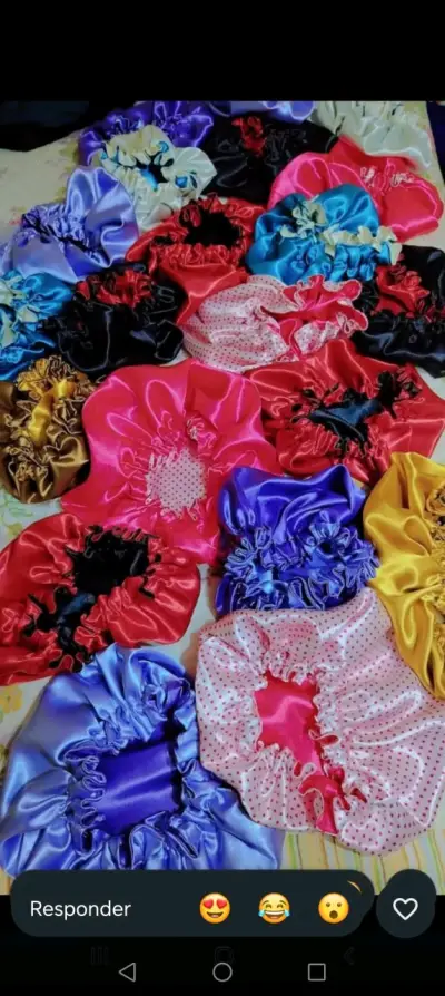 Gorros de satén para cabello en varios colores - miniatura 1