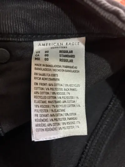 Jeans desgastados gris oscuro para mujer - miniatura 2