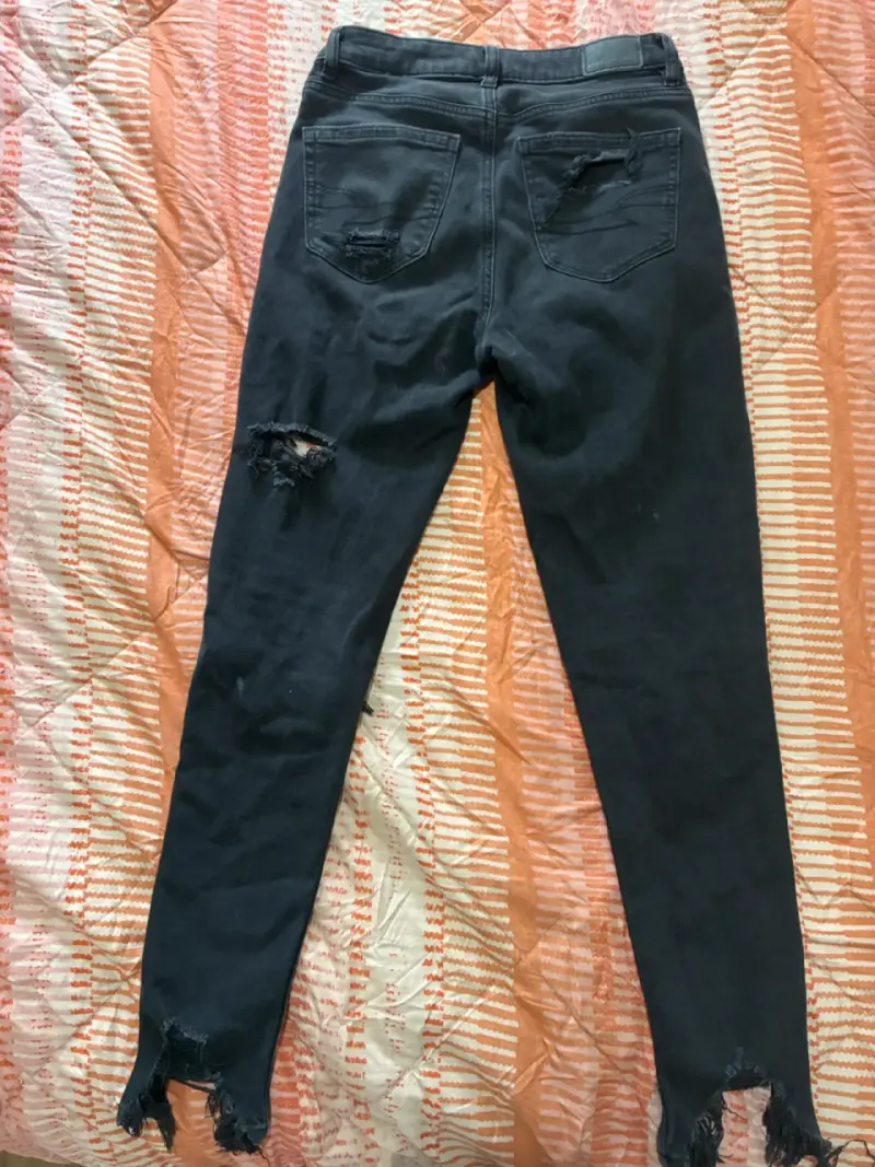 Jeans desgastados gris oscuro para mujer - 4