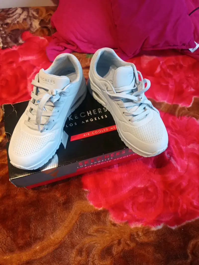 Zapatillas Skechers blancas para mujer - 1