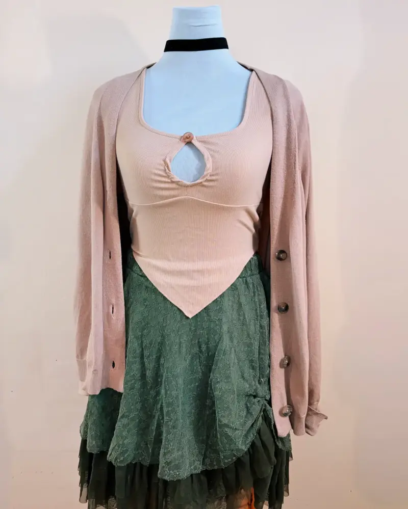 Conjunto femenino con cárdigan y falda verde - 1