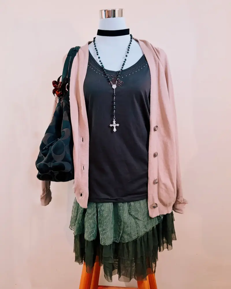 Conjunto femenino con cárdigan y falda verde - 3