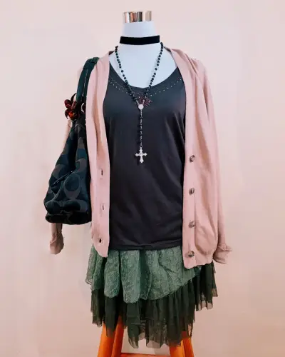 Conjunto femenino con cárdigan y falda verde - miniatura 3