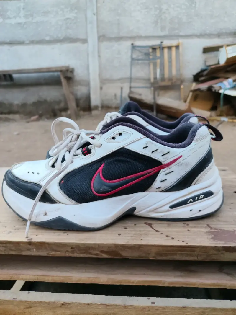 Zapatillas deportivas Nike blancas y negras - 3