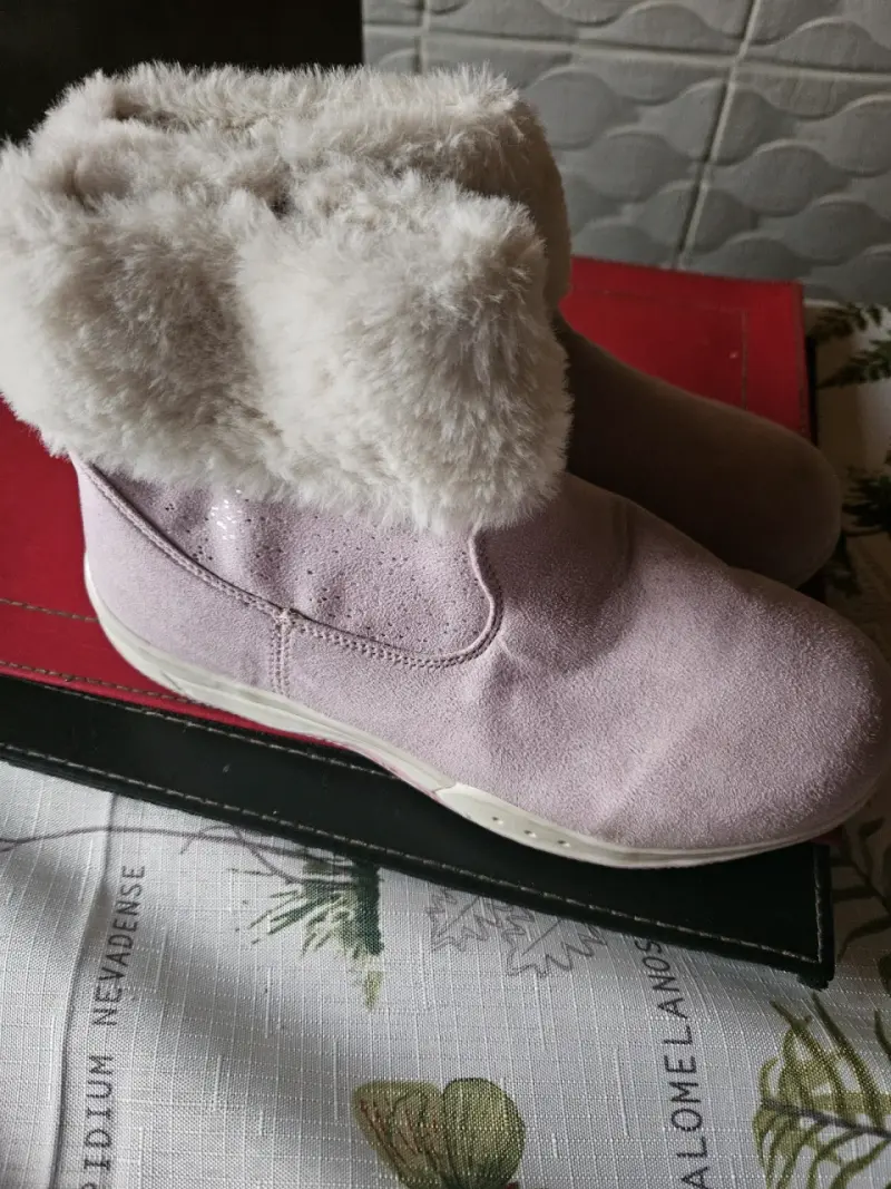 Botas rosadas con forro de peluche - 1