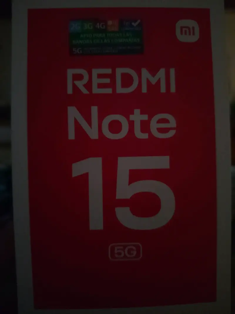 Xiaomi Redmi Note 15 con accesorios - 6