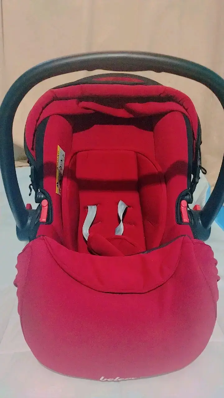 Silla de auto para bebé roja - 1
