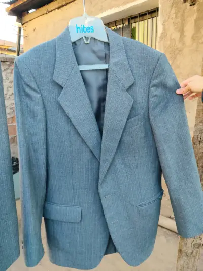 Traje gris elegante para hombre - miniatura 3