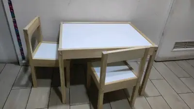 Juego de mesa y sillas para niños de madera - miniatura 1