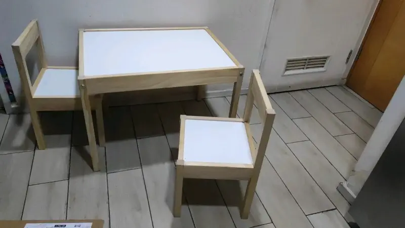 Juego de mesa y sillas para niños de madera - 2