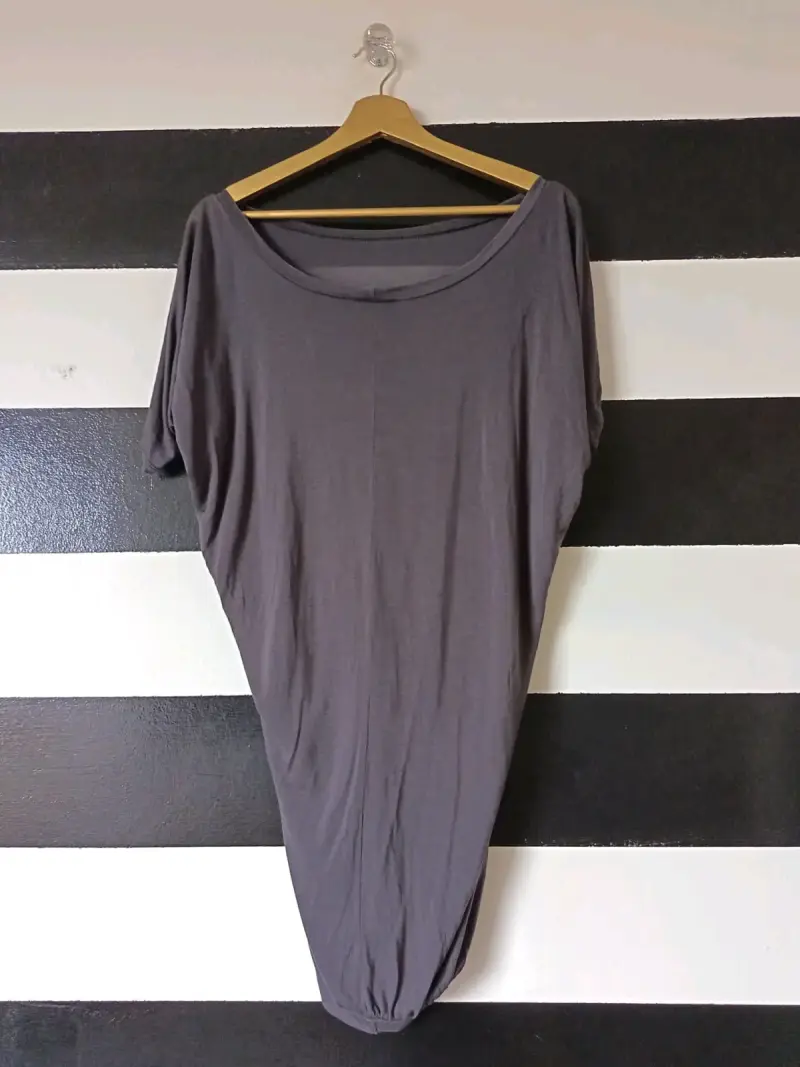 Vestido gris suelto de algodón
