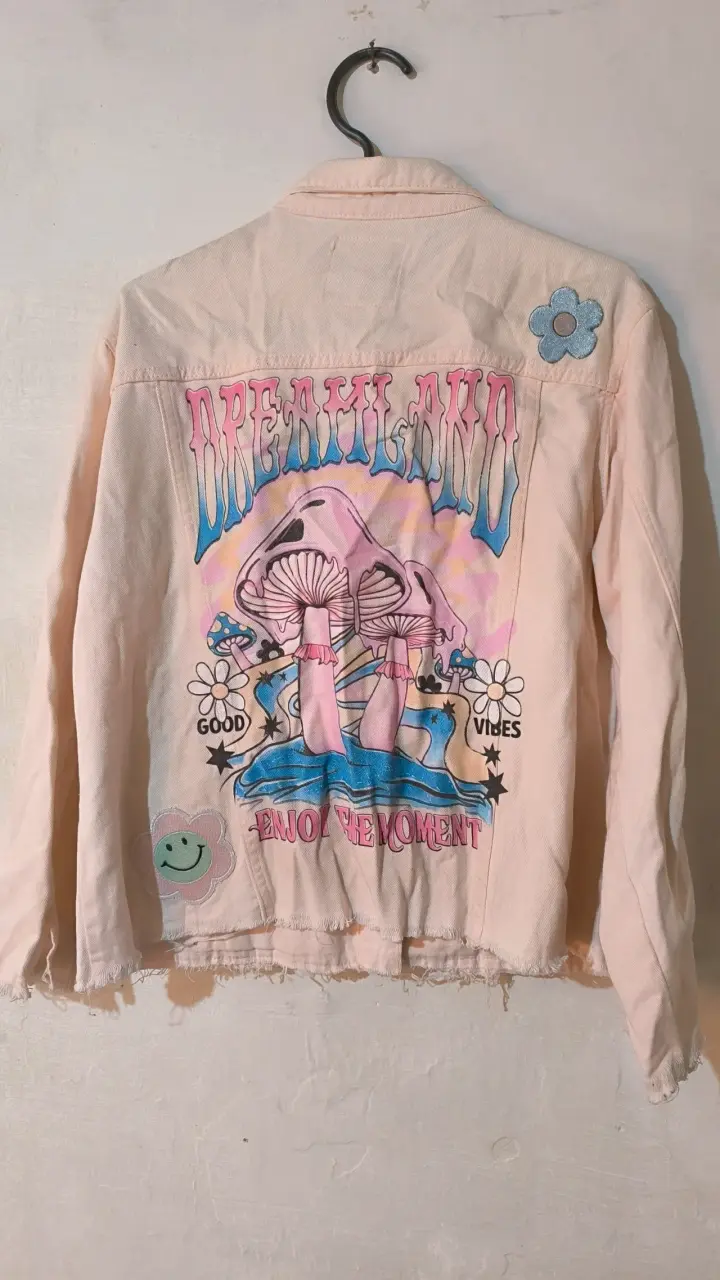Chaqueta de mezclilla con parches decorativos - 2
