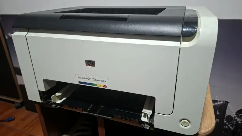 Impresora láser HP LaserJet CP1025nw color - 2
