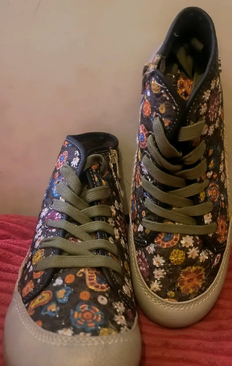 Zapatillas infantiles con diseño floral y cierre lateral - 3