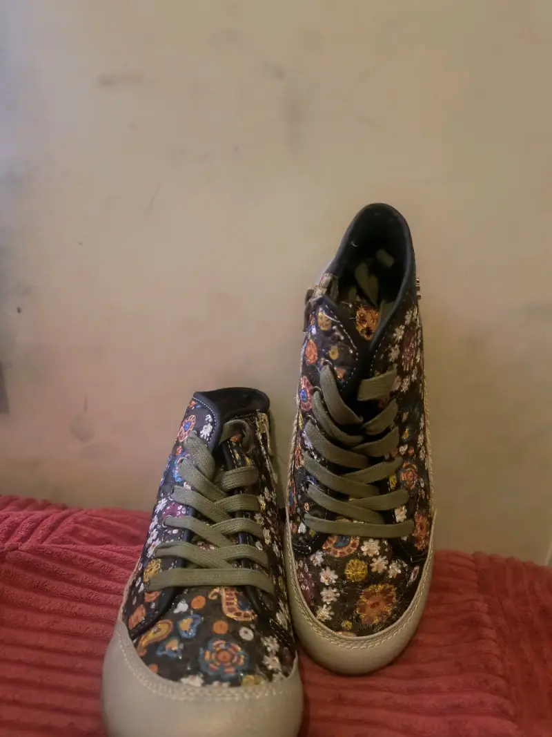 Zapatillas infantiles con diseño floral y cierre lateral - 5