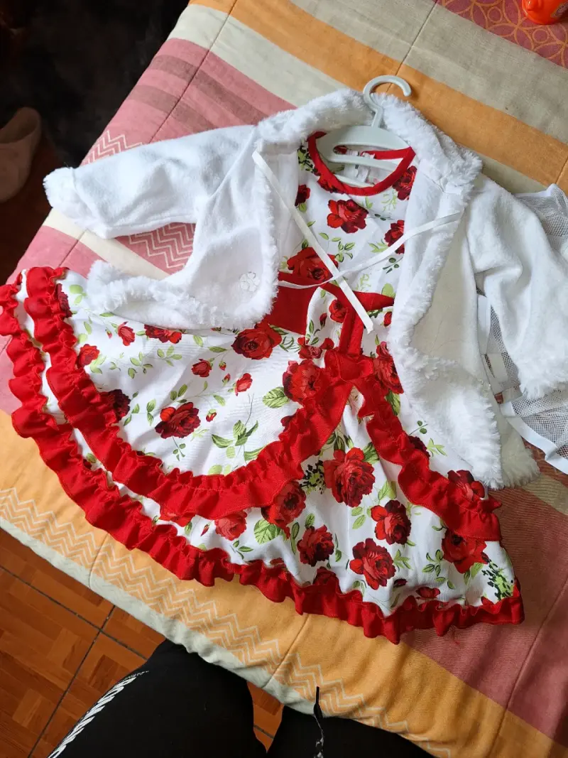 Vestido infantil con estampado de rosas - 4