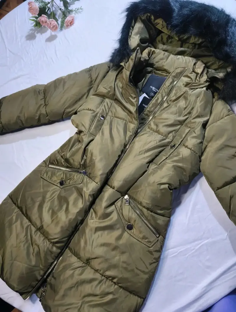 Parka verde oliva con capucha de piel sintética - 1