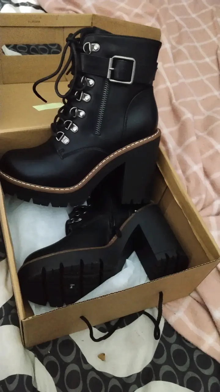 Botines negros de cuero con plataforma