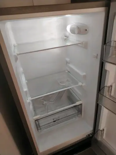 Refrigerador Midea de acero inoxidable - miniatura 3