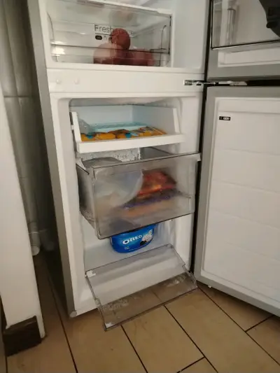 Refrigerador Midea de acero inoxidable - miniatura 4
