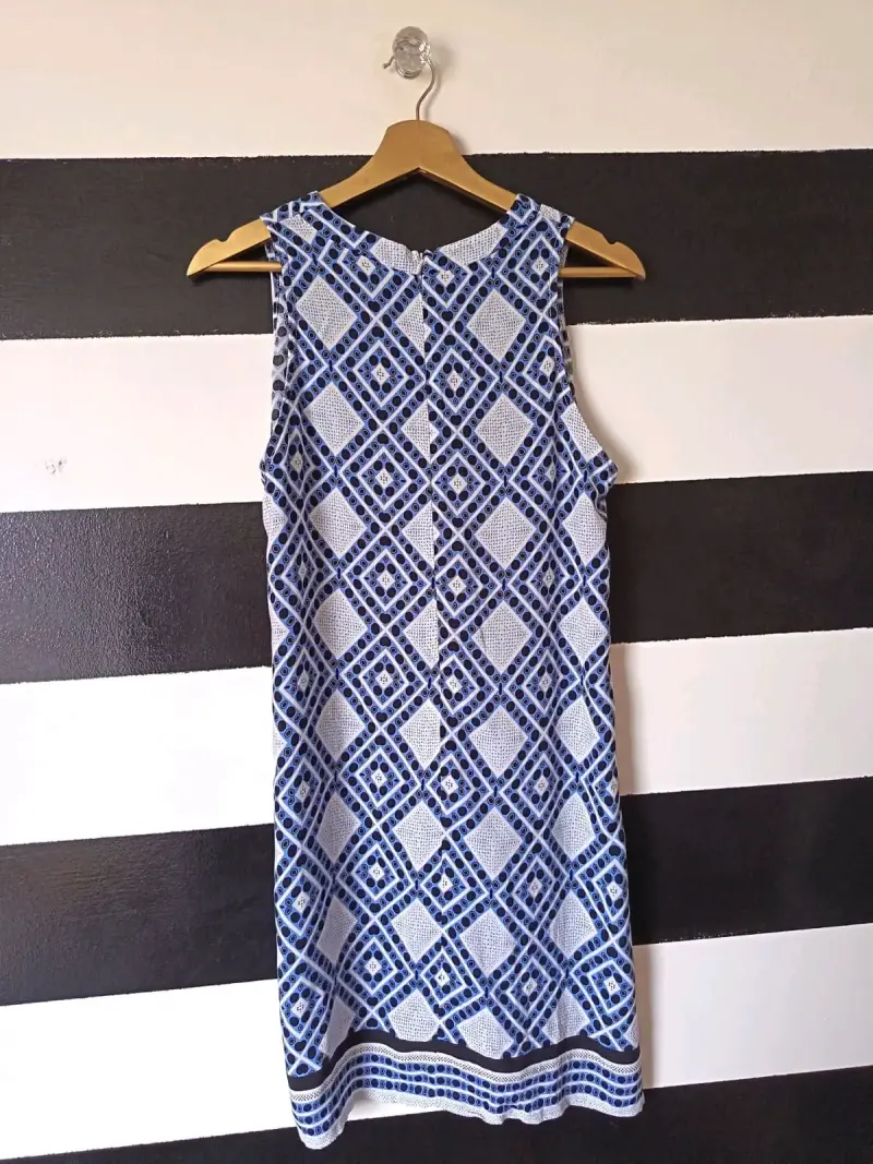 Vestido sin mangas estampado geométrico azul